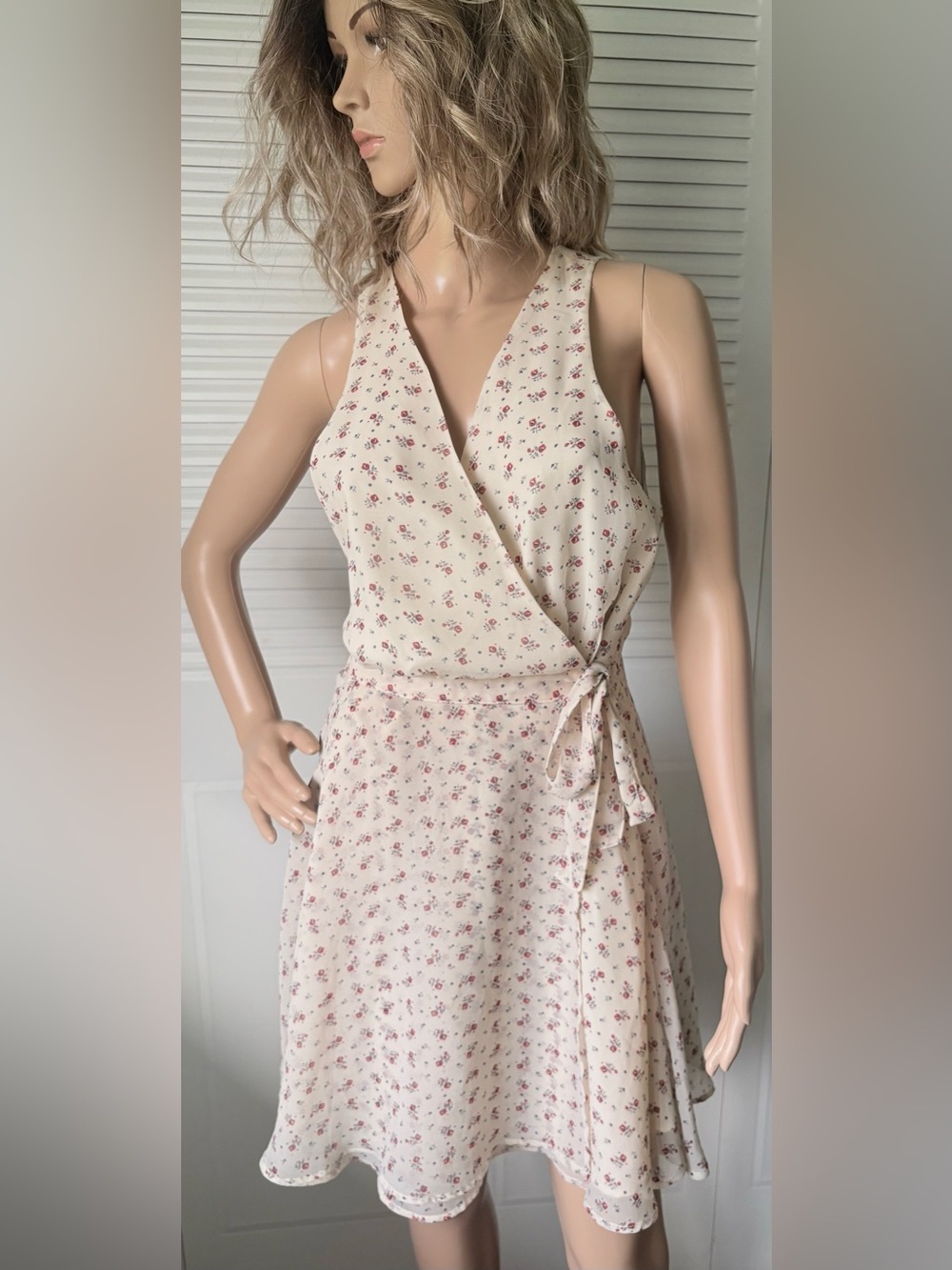 Forever 21 Exclusive ivory wrap around dress red & green floral print Sz large